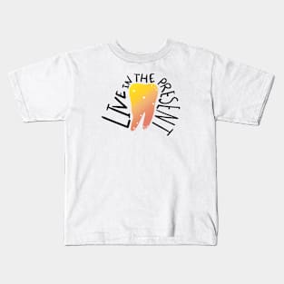 Live in the present Kids T-Shirt